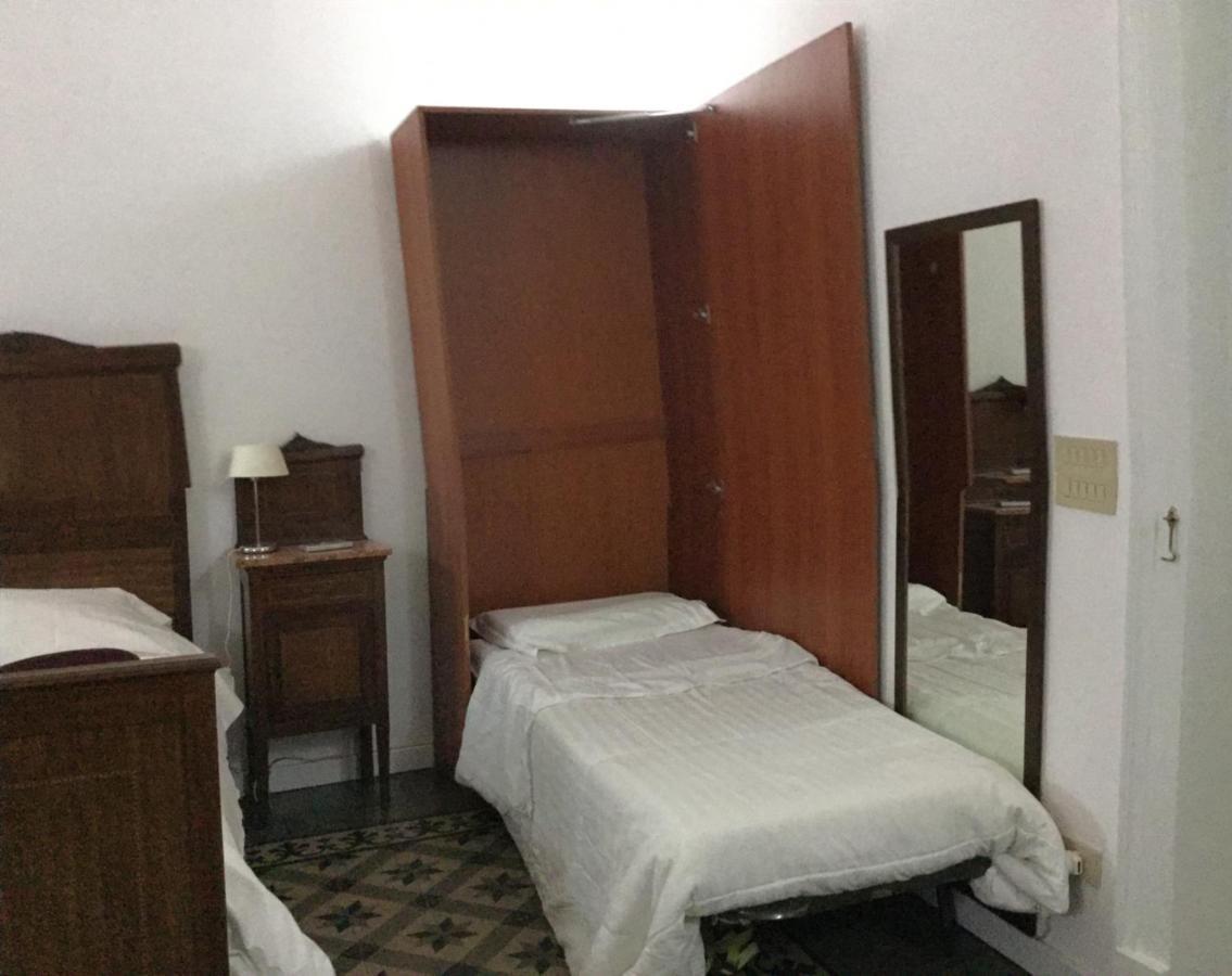 Crispi Accomodation B&B Катанія Екстер'єр фото