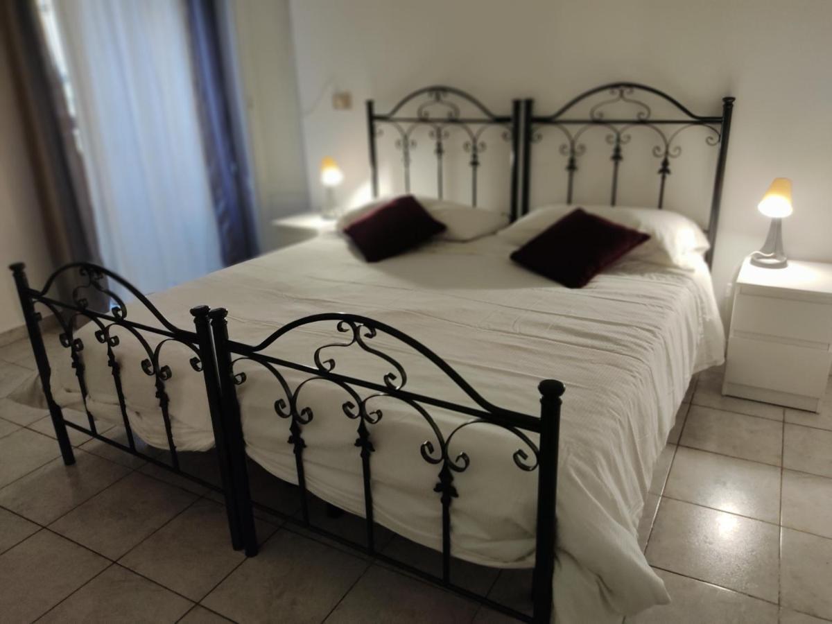 Crispi Accomodation B&B Катанія Екстер'єр фото